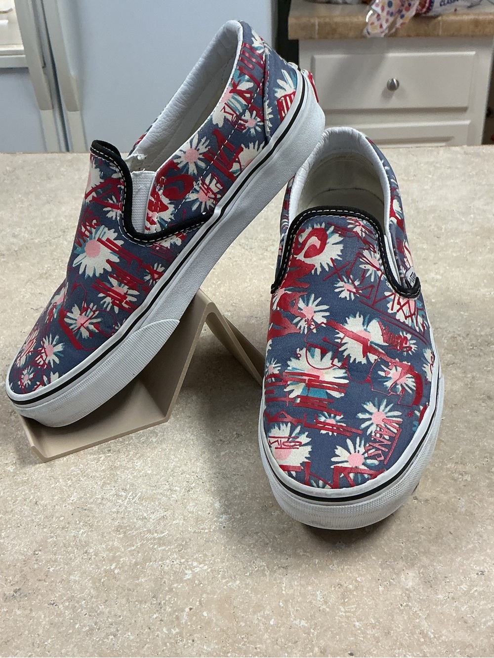 Vans Women’s SZ 8 Slip On Shoes Graffiti Floral Pattern Classic Style